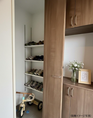 福山市南蔵王町、新築一戸建ての玄関画像です