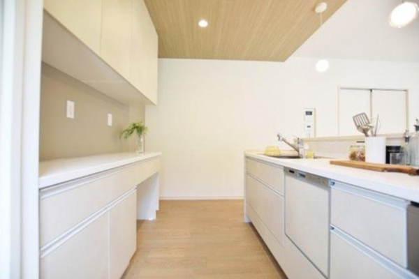 福山市水呑町、新築一戸建てのキッチン画像です