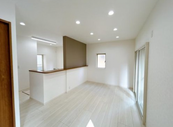 福山市新涯町、中古一戸建ての居間画像です