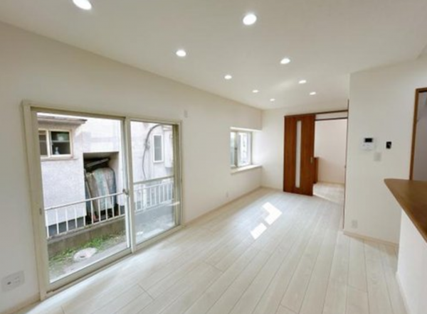 福山市新涯町、中古一戸建ての居間画像です