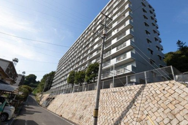 福山市日吉台、マンションの外観画像です