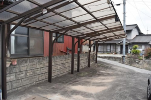 福山市田尻町、中古一戸建ての前面道路を含む現地写真画像です