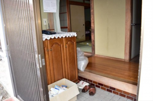 福山市田尻町、中古一戸建ての玄関画像です