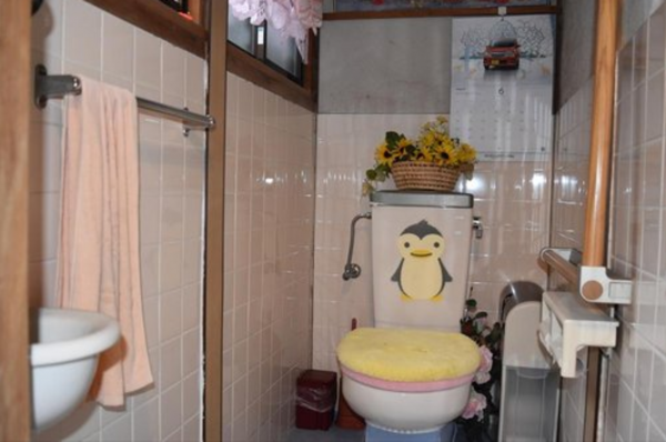 福山市田尻町、中古一戸建てのトイレ画像です