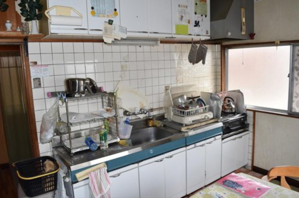 福山市田尻町、中古一戸建てのキッチン画像です