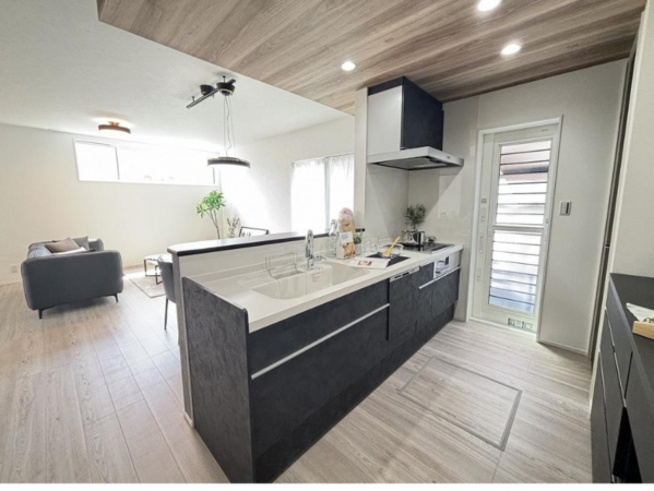 福山市奈良津町、新築一戸建てのキッチン画像です