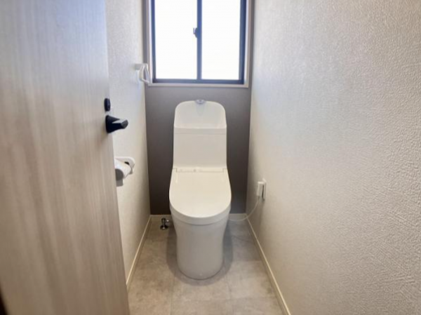福山市平成台、中古一戸建てのトイレ画像です