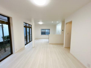 福山市大門町、中古一戸建ての居間画像です