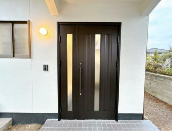 福山市大門町、中古一戸建ての玄関画像です