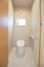 福山市三吉町、新築一戸建てのトイレ画像です