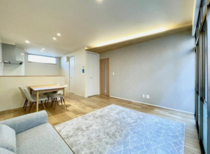 福山市南手城町、中古一戸建ての居間画像です