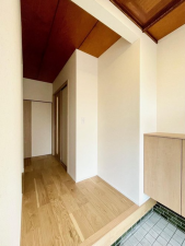 福山市南手城町、中古一戸建ての玄関画像です