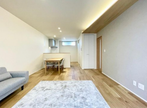 福山市南手城町、中古一戸建ての居間画像です