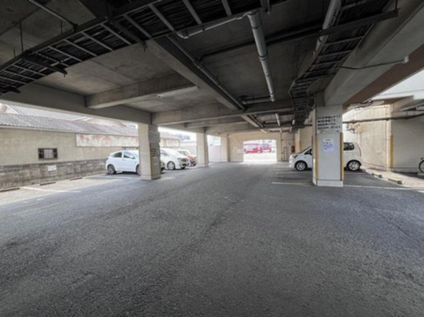 福山市南本庄、マンションの駐車場画像です