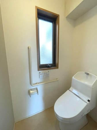 福山市明王台、中古一戸建てのトイレ画像です