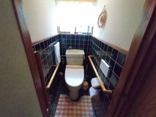 福山市幕山台、中古一戸建てのトイレ画像です