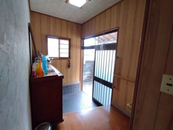 福山市幕山台、中古一戸建ての玄関画像です