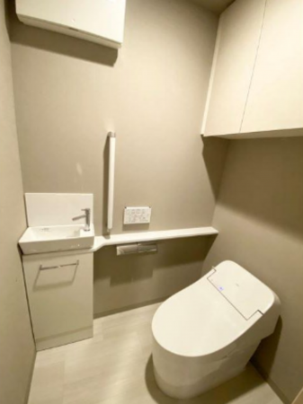 福山市三之丸町、マンションのトイレ画像です