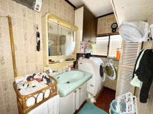 福山市幕山台、中古一戸建ての洗面画像です