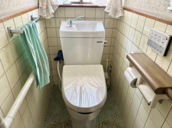 福山市幕山台、中古一戸建てのトイレ画像です