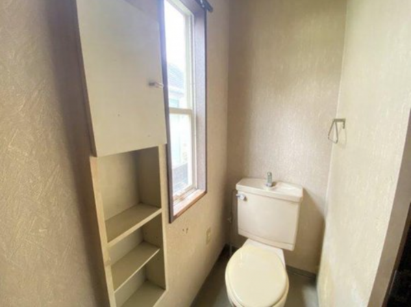 福山市明王台、中古一戸建てのトイレ画像です