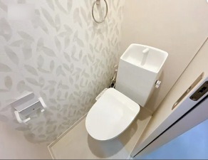 福山市西町、マンションのトイレ画像です