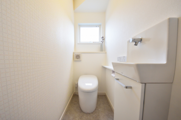 福山市川口町、新築一戸建てのトイレ画像です