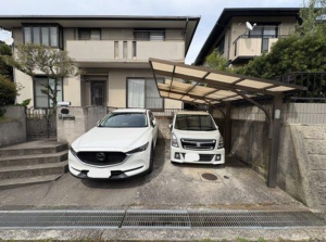 福山市明王台、中古一戸建ての駐車場画像です