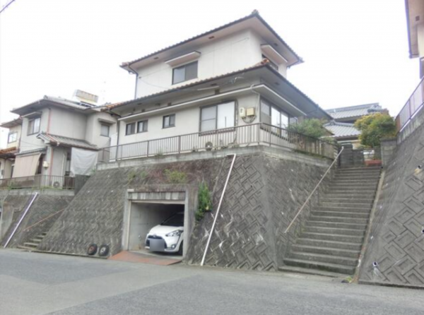 福山市清水ケ丘、中古一戸建ての外観画像です