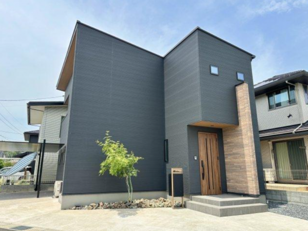 福山市伊勢丘、中古一戸建ての外観画像です