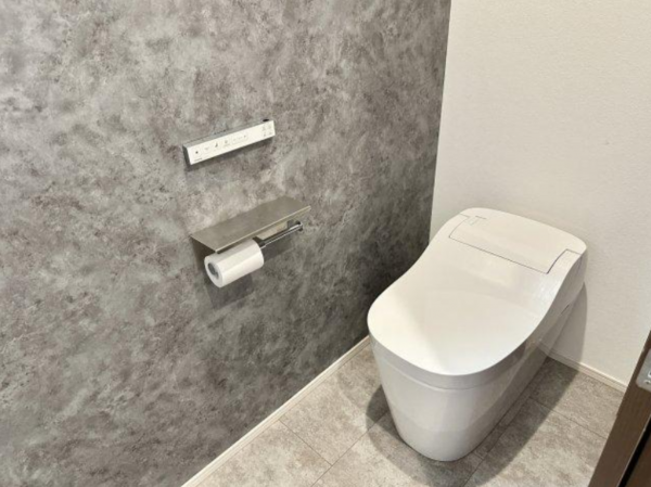 福山市伊勢丘、中古一戸建てのトイレ画像です