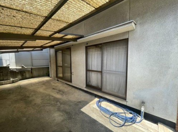 福山市西深津町、中古一戸建ての駐車場画像です