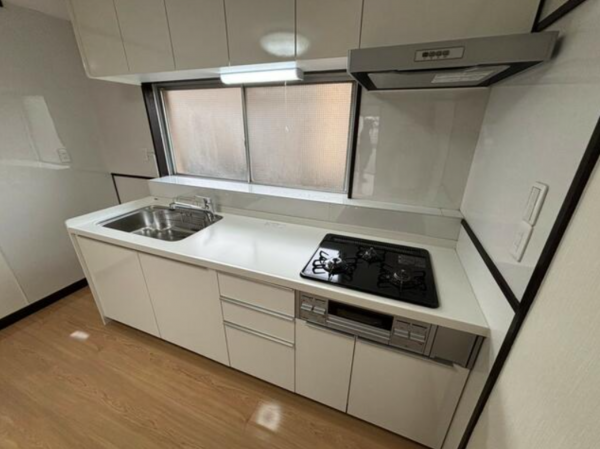 福山市向陽町、マンションのキッチン画像です
