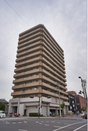 福山市霞町、マンションの外観画像です