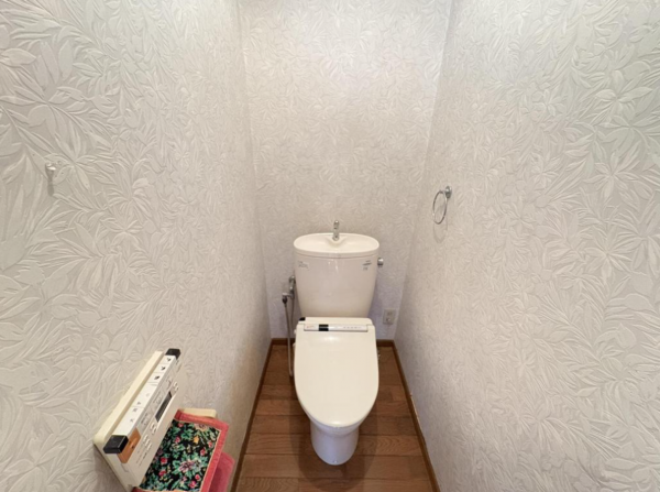 福山市奈良津町、中古一戸建てのトイレ画像です