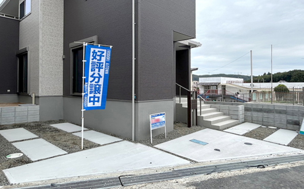 福山市幕山台、新築一戸建ての駐車場画像です