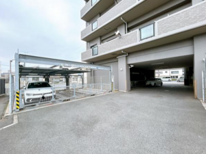 福山市西桜町、マンションの駐車場画像です