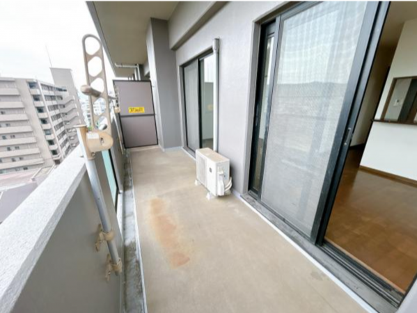 福山市西桜町、マンションのバルコニー画像です