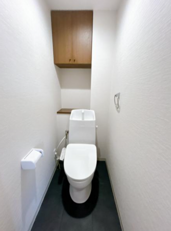 福山市西桜町、マンションのトイレ画像です