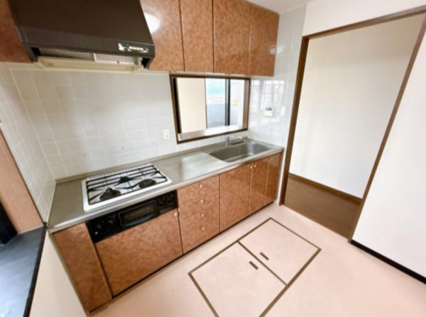福山市西桜町、マンションのキッチン画像です