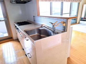 福山市東深津町、マンションのキッチン画像です
