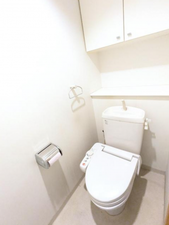 福山市東深津町、マンションのトイレ画像です