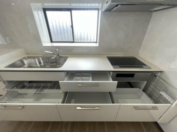 福山市緑陽町、中古一戸建てのキッチン画像です