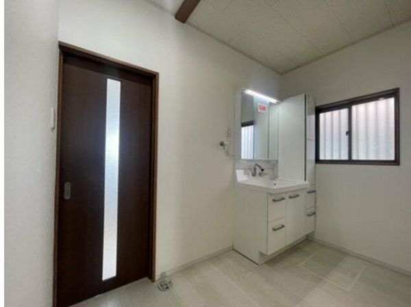 福山市緑陽町、中古一戸建ての洗面画像です