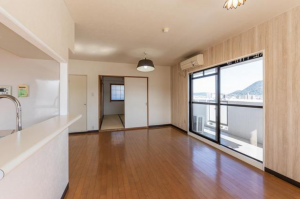 福山市野上町、マンションの居間画像です