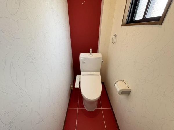 福山市松浜町、中古一戸建てのトイレ画像です