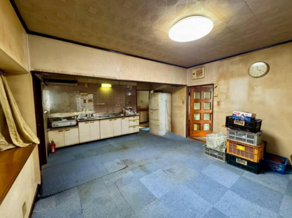 福山市清水ケ丘、中古一戸建ての居間画像です