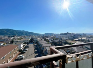 福山市沖野上町、マンションのバルコニー画像です