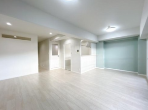 福山市沖野上町、マンションの居間画像です