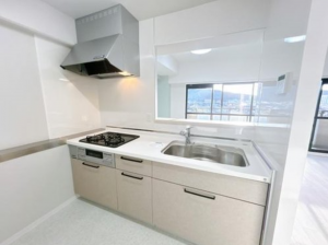 福山市沖野上町、マンションのキッチン画像です